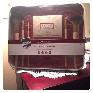 Eco Tools makeup brushes with 50 Blotting papers